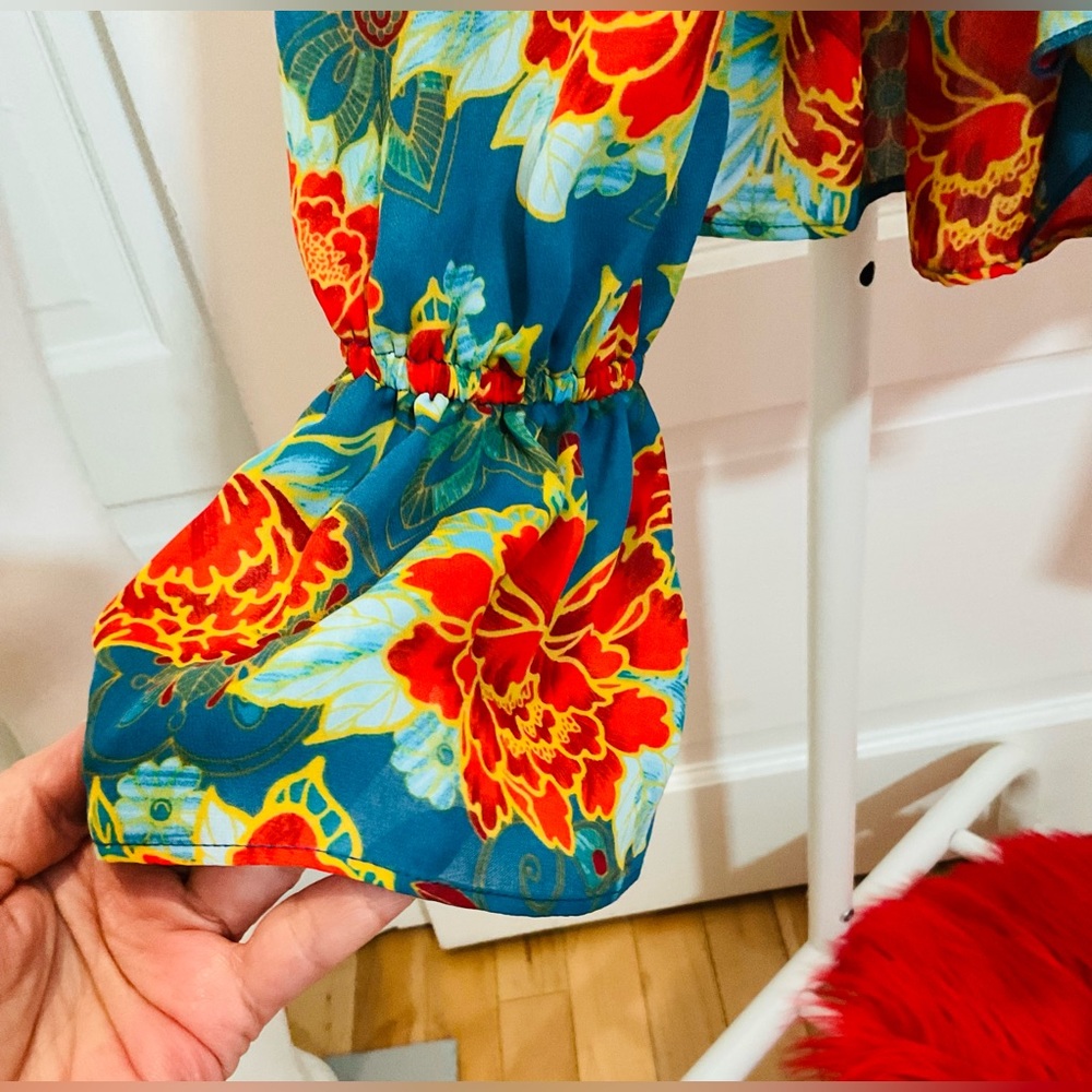 FLORAL BLOUSE 🌸 - Picture 4 of 8